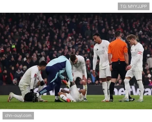 加布里埃尔无对抗滑倒痛苦倒地，髌腱断裂赛季报销